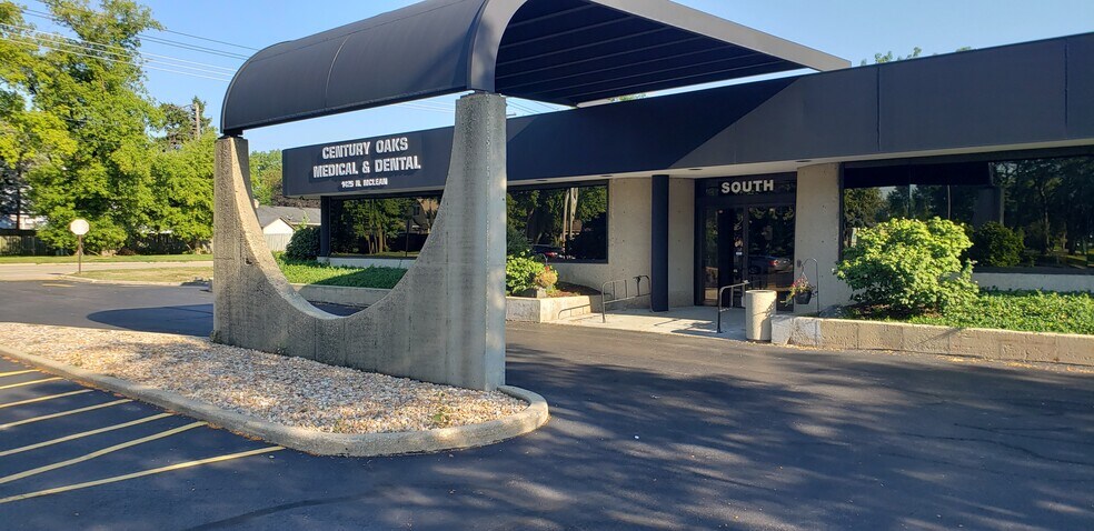 More Photos Of 1425 N McLean Blvd, Elgin Medical For Sale