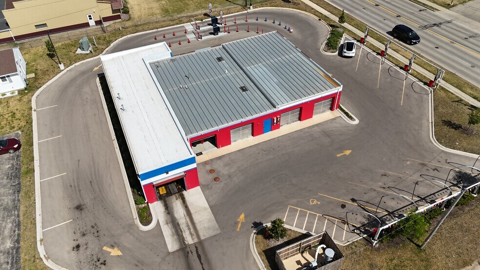 Primary Photo Of 1405 Cranston Rd, Beloit Carwash For Sale