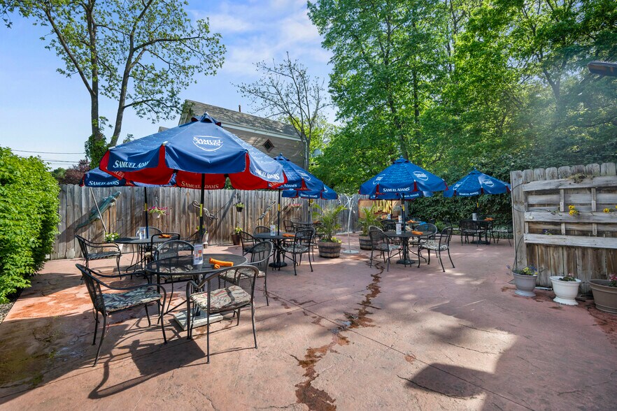 More Photos Of 3538 Columbia Pky, Cincinnati Restaurant For Sale