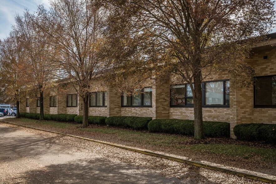 More Photos Of 4122 Shelbyville Rd, Louisville Medical For Sale