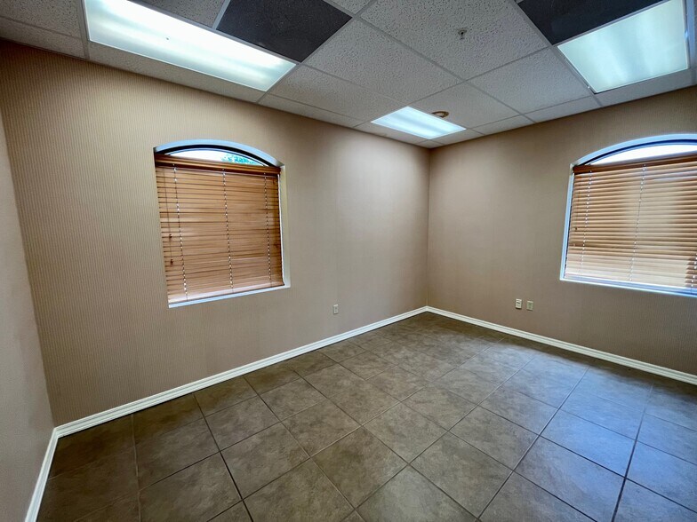 More Photos Of 201 Prospect Rd, Bloomington Storefront Retail Office For Lease