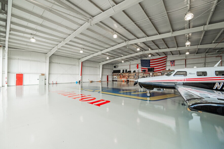 Primary Photo Of 300 Heath Rd, Heath Airplane Hangar For Sale