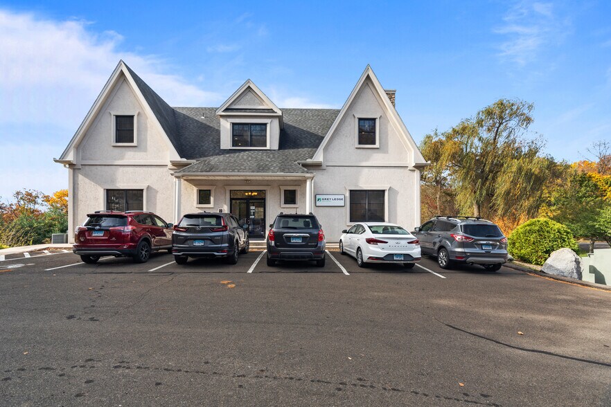 More Photos Of 2614 Boston Post Rd, Guilford Office Residential For Lease