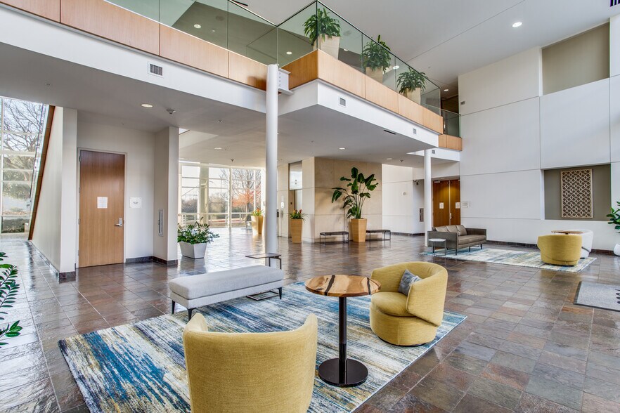 More Photos Of 2201 E Lamar Blvd, Arlington Office For Sale