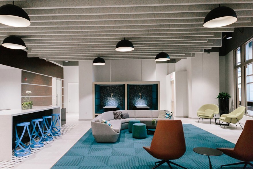 More Photos Of 800 LaSalle Ave, Minneapolis Office For Lease