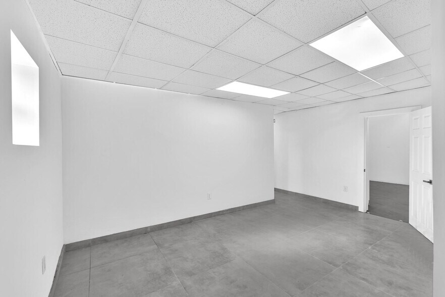 More Photos Of 570 NW 54th St, Miami Auto Repair For Lease