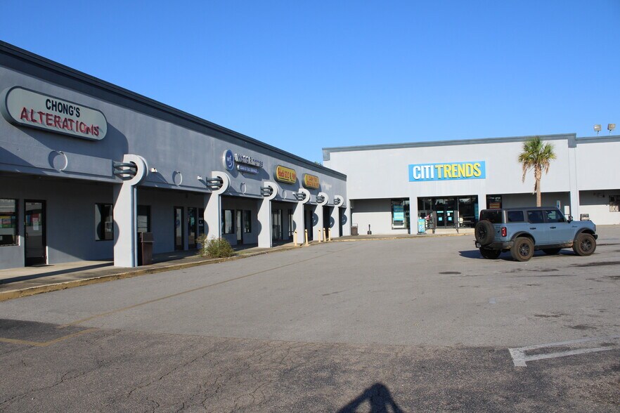 More Photos Of 1600-1638 Airport Blvd, West Columbia Unknown For Lease