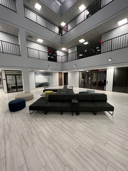 More Photos Of 711 W Bay Area Blvd, Webster Office For Lease