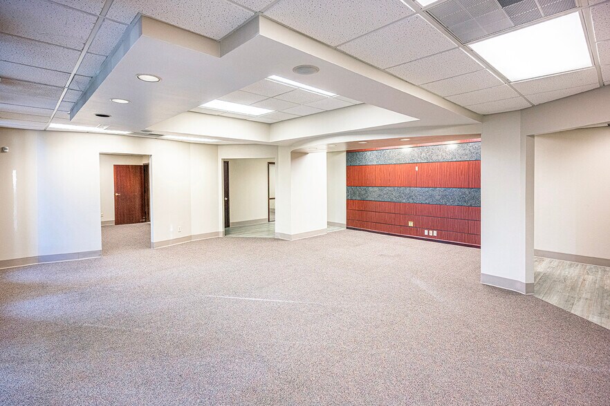 More Photos Of 4432 S Tx-289-loop, Lubbock Office For Sale