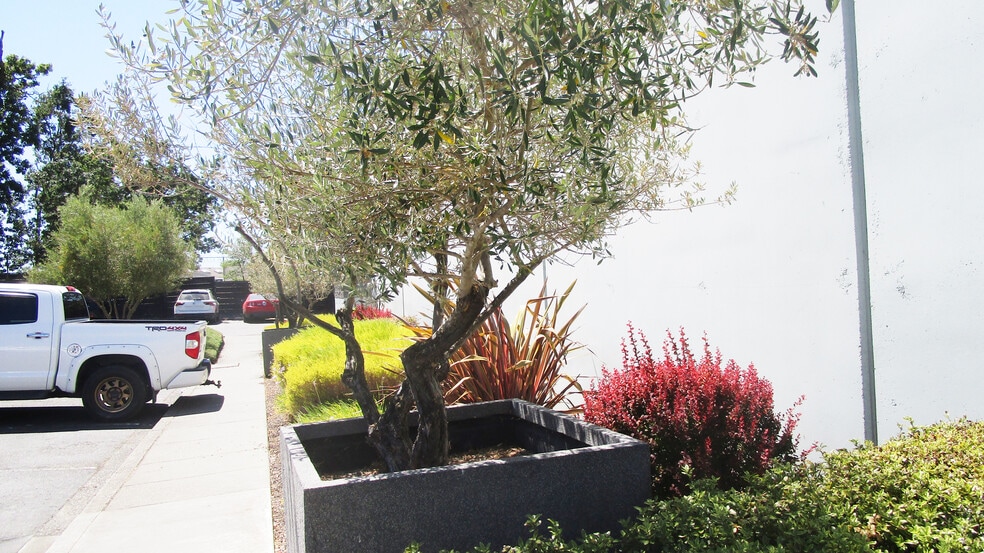 More Photos Of 5355 Skylane Blvd, Santa Rosa Flex For Sale