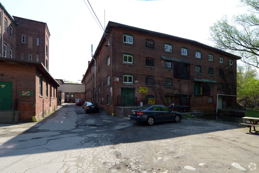 More Photos Of 560 Mineral Spring Ave, Pawtucket Warehouse For Lease