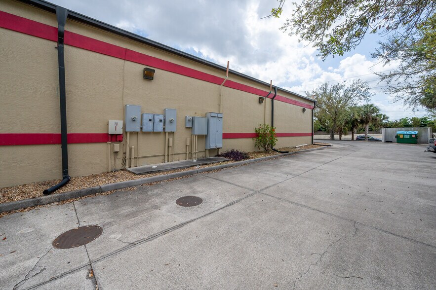 More Photos Of 8090 Gladiolus Dr, Fort Myers Carwash For Sale