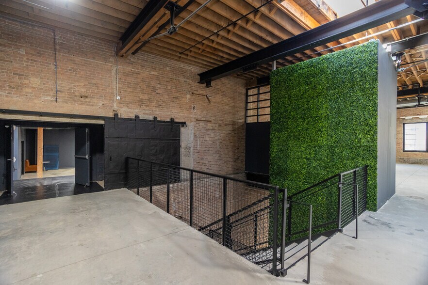 More Photos Of 2145 W Grand Ave, Chicago Showroom For Lease