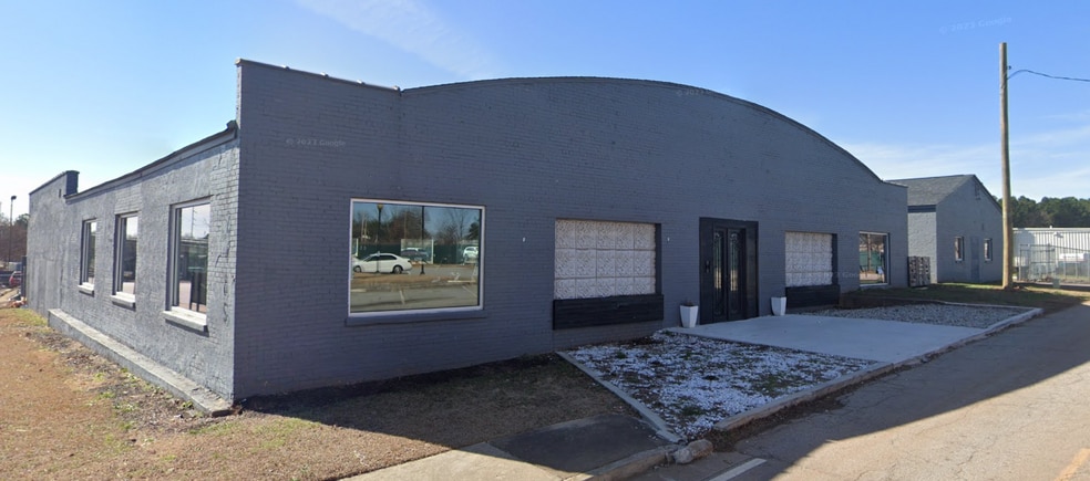 Primary Photo Of 2485 Main St, East Point General Retail For Sale