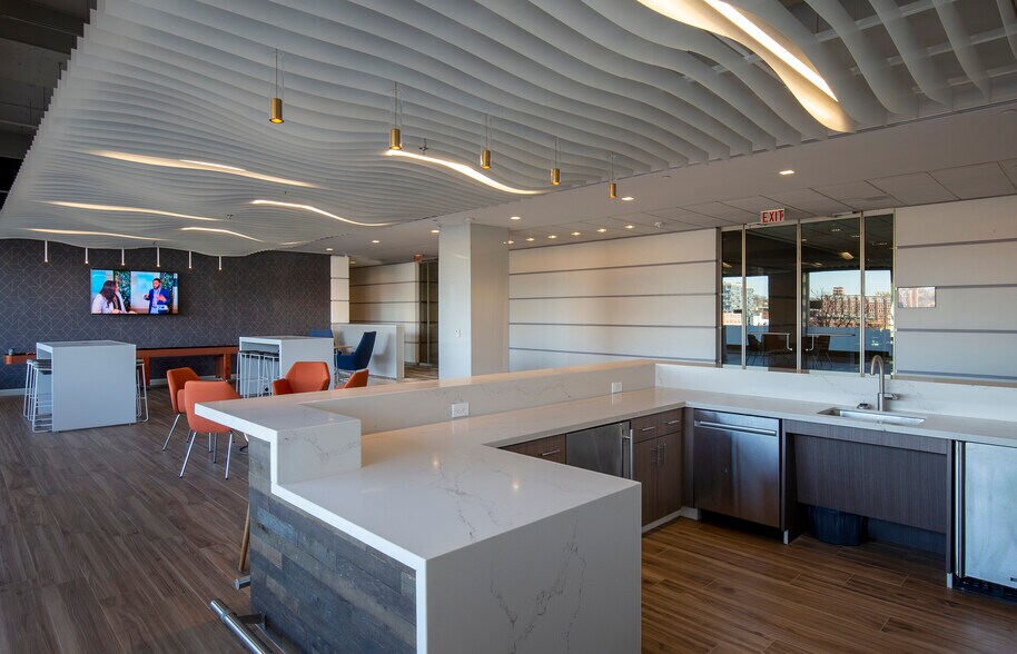 More Photos Of 2323 Grand Blvd, Kansas City Office For Lease