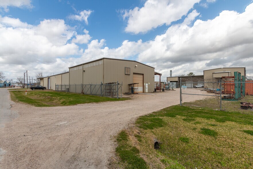 More Photos Of 650 Aldine Bender Rd, Houston Warehouse For Sale