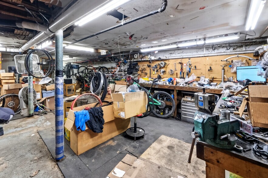 More Photos Of 272 Broadway, Bethpage General Retail For Sale