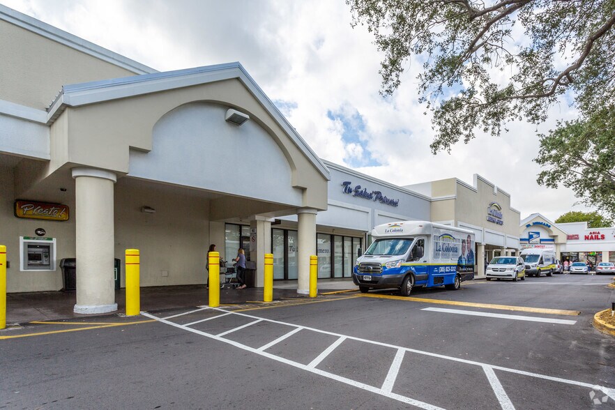 More Photos Of 2414-2490 W 60th St, Hialeah Supermarket For Lease