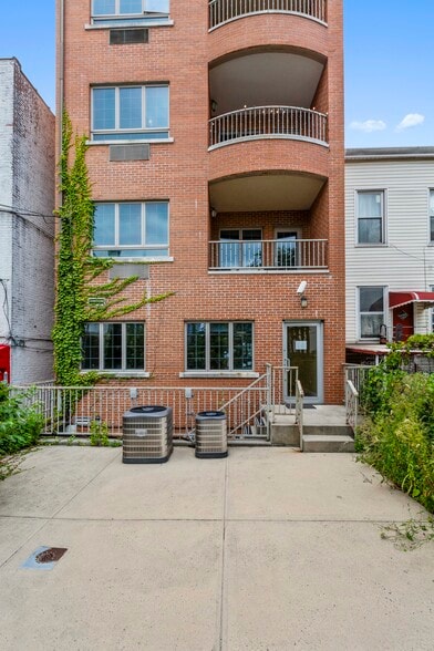 More Photos Of 2717 Crescent St, Astoria Medical For Sale