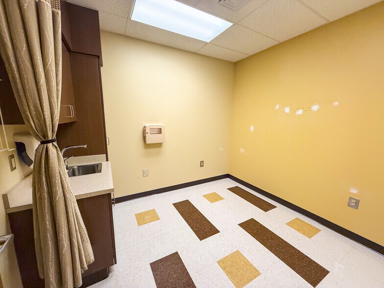 More Photos Of 101 Lexington Rd, Woolwich Office For Lease