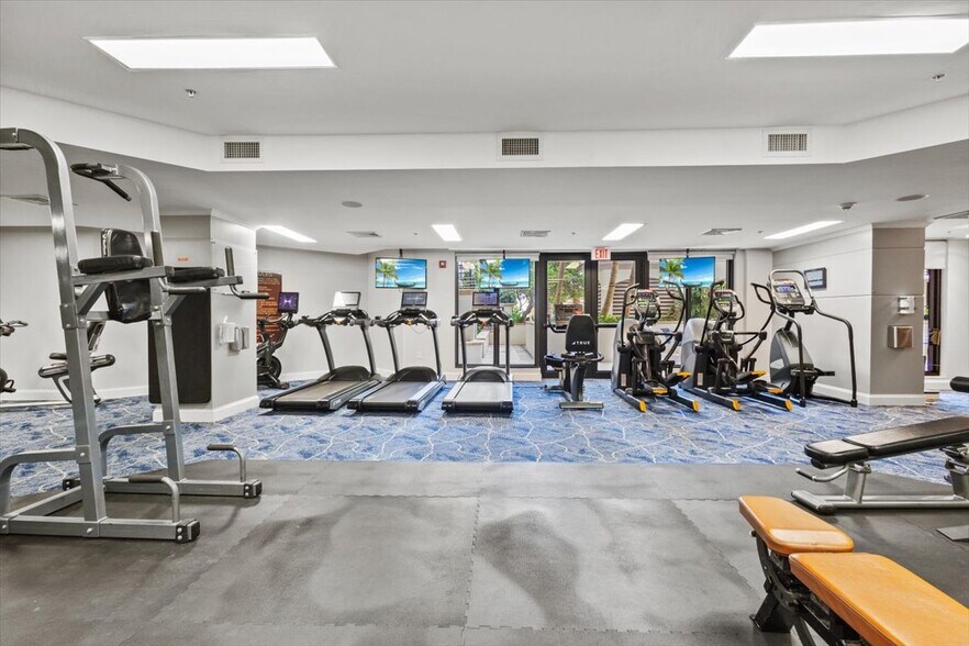 More Photos Of 801 S Olive Ave, West Palm Beach Apartments For Lease