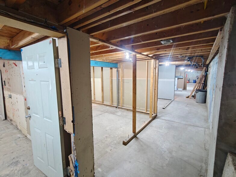 More Photos Of 2185-2187 S Sheridan Blvd, Denver Flex For Lease