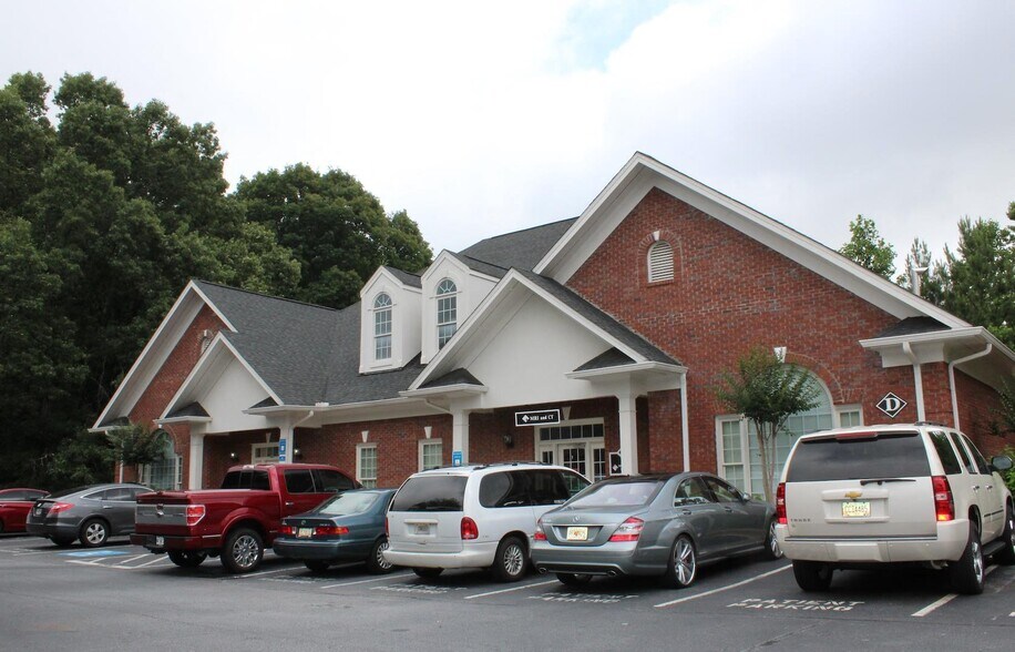 More Photos Of 1608 B Tree Ln, Snellville Medical For Lease
