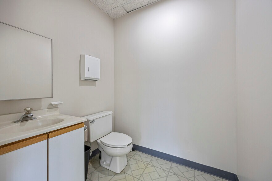 More Photos Of 27W181-27W239 Geneva Rd, Winfield General Retail For Lease