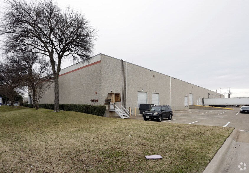 More Photos Of 2364 Merritt Dr, Garland Warehouse For Lease