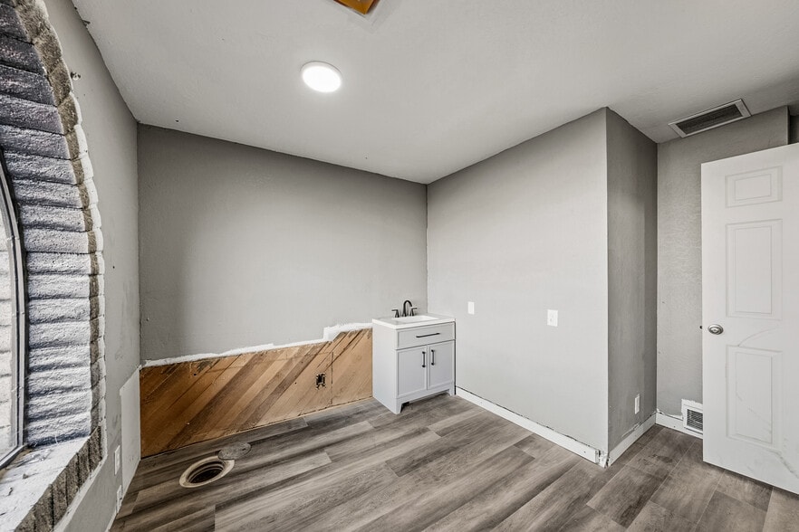 More Photos Of 727 Welch St, Medford Industrial For Sale