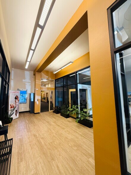 More Photos Of 223 Commercial St NE, Salem Storefront Retail Office For Lease