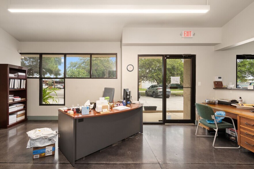 More Photos Of 2239 15th St, Sarasota Warehouse For Sale