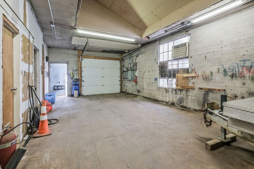 More Photos Of 340 Marconi Blvd, Copiague Warehouse For Sale