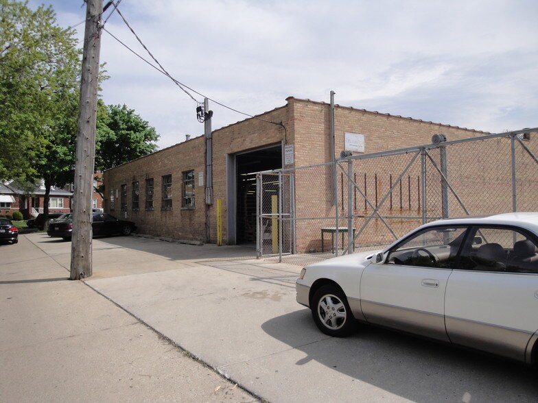 More Photos Of 5707 N Northwest Hwy, Chicago Manufacturing For Sale