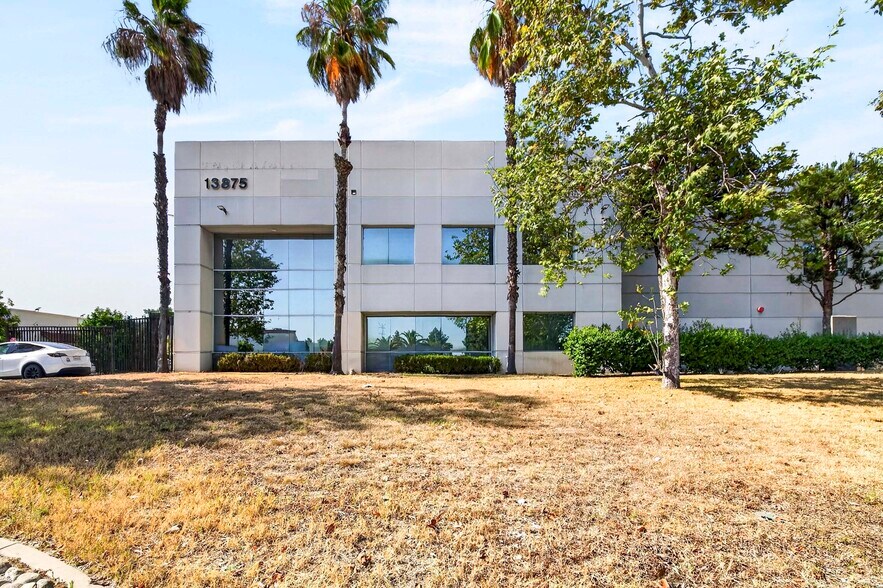 More Photos Of 13875 Live Oak Ave, Irwindale Warehouse For Sale