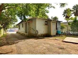 More Photos Of 2335 E Cesar Chavez St, Austin Freestanding For Lease