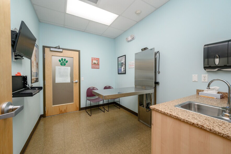 More Photos Of 612 Mount Pleasant Ave, West Orange Veterinarian Kennel For Sale