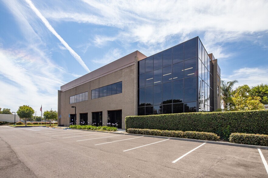 Primary Photo Of 2450 Tapo St, Simi Valley Medical For Sale