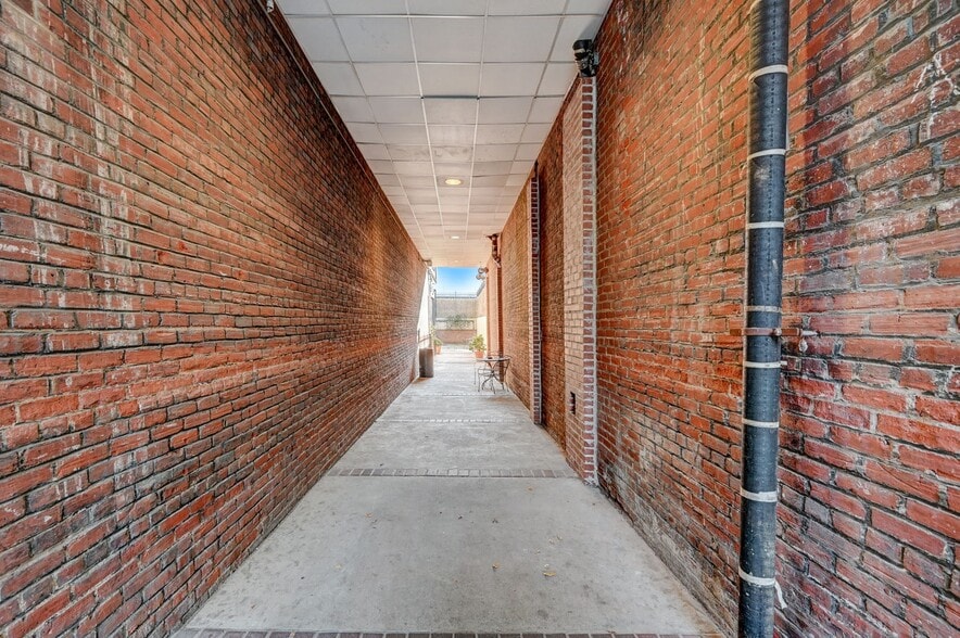 More Photos Of 1008-1010 Arch St, Philadelphia Apartments For Lease
