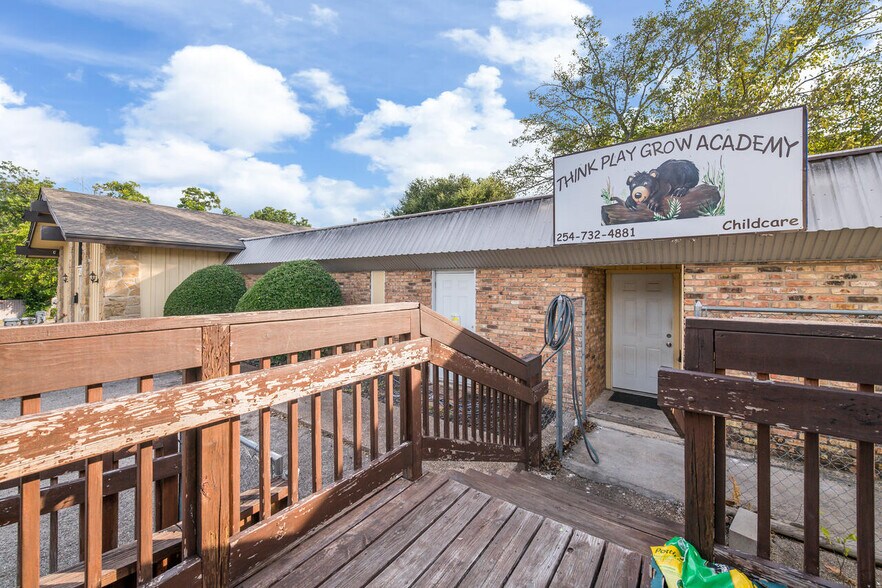 More Photos Of 2000 N 25th St, Waco Daycare Center For Sale