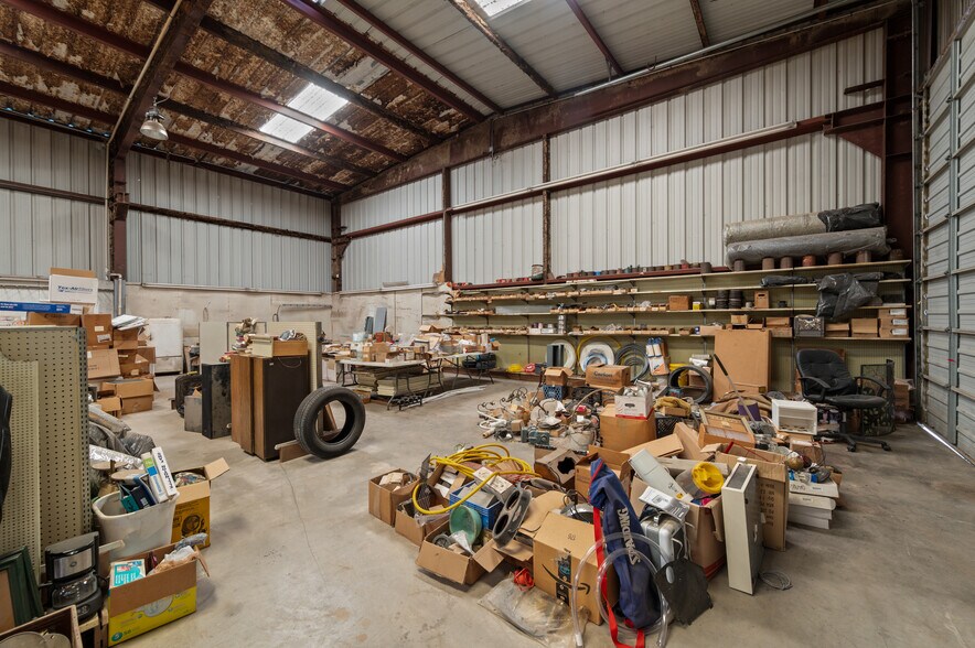 More Photos Of 7 Hills Rd, Newark Warehouse For Sale