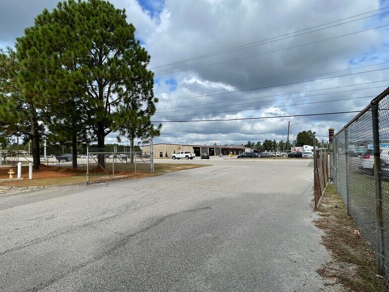 More Photos Of 3440 Black & Decker, Hope Mills Distribution For Lease