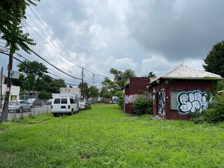 More Photos Of 41-43 W Sandford Blvd, Mount Vernon Land For Lease