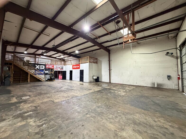 More Photos Of 3803 Paris Rd, Chalmette Warehouse For Sale