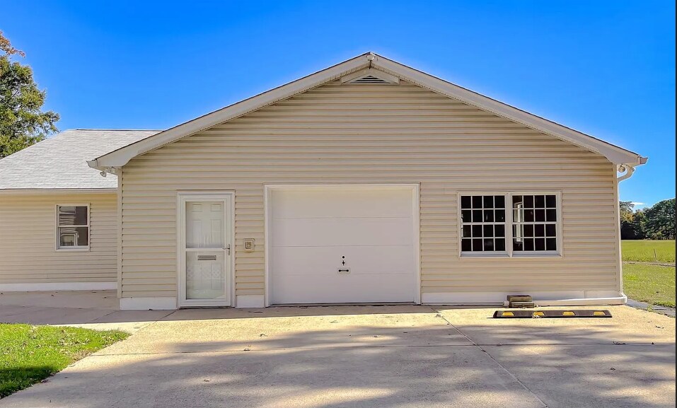 Primary Photo Of 45146 Andover Estates Rd, Valley Lee Warehouse For Lease