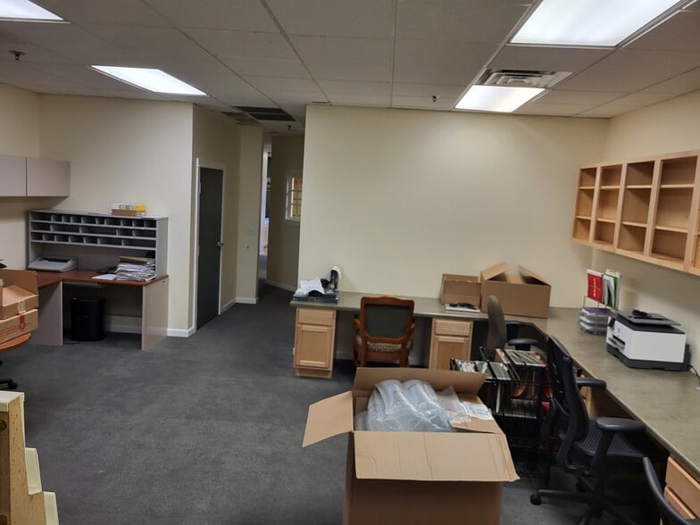 More Photos Of 1148 W Dillon Rd, Louisville Freestanding For Lease