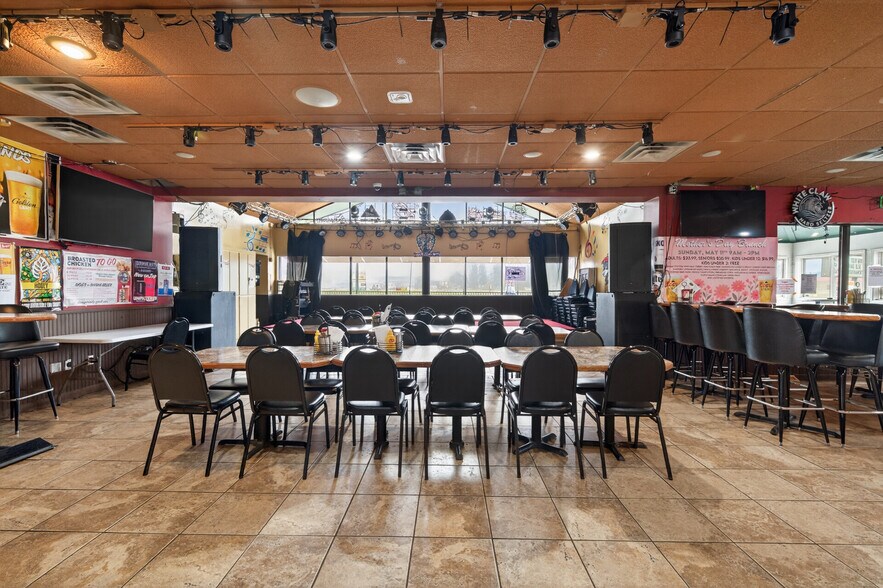 More Photos Of 17646 NE Central Ave, Ham Lake Restaurant For Sale