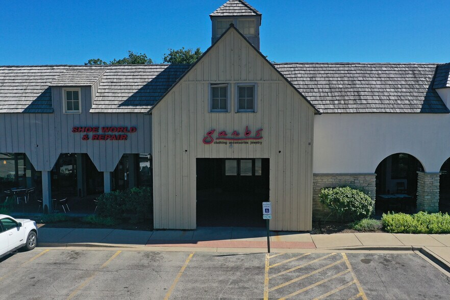 More Photos Of 2501-2585 Waukegan Rd, Bannockburn Unknown For Lease