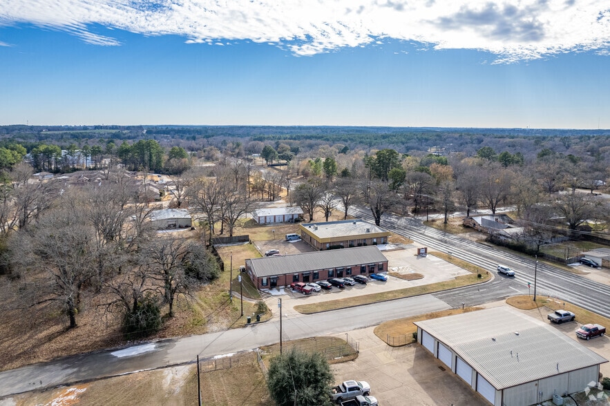 More Photos Of 6724 Paluxy Dr, Tyler Office For Lease