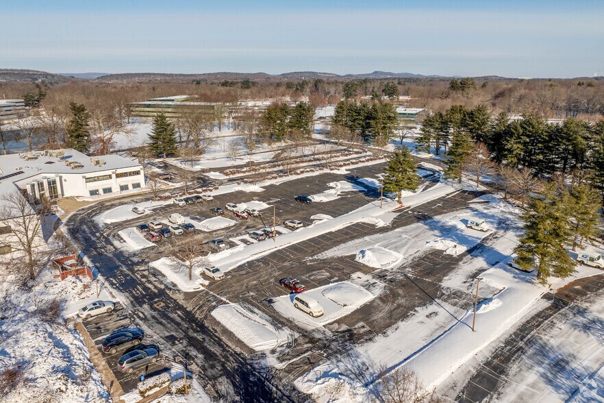 More Photos Of 8 Griffin Rd N, Windsor Office For Sale